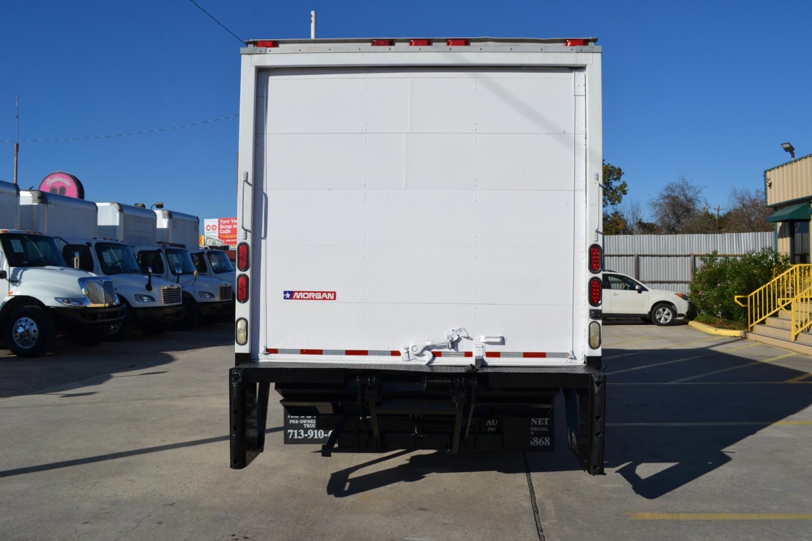 2012 WHITE /GRAY ISUZU NPR with an 4HK1TC 5.2L TURBO-CHARGED DIESEL engine, AUTOMATIC transmission, located at 9172 North Fwy, Houston, TX, 77037, (713) 910-6868, 29.887470, -95.411903 - Photo#5